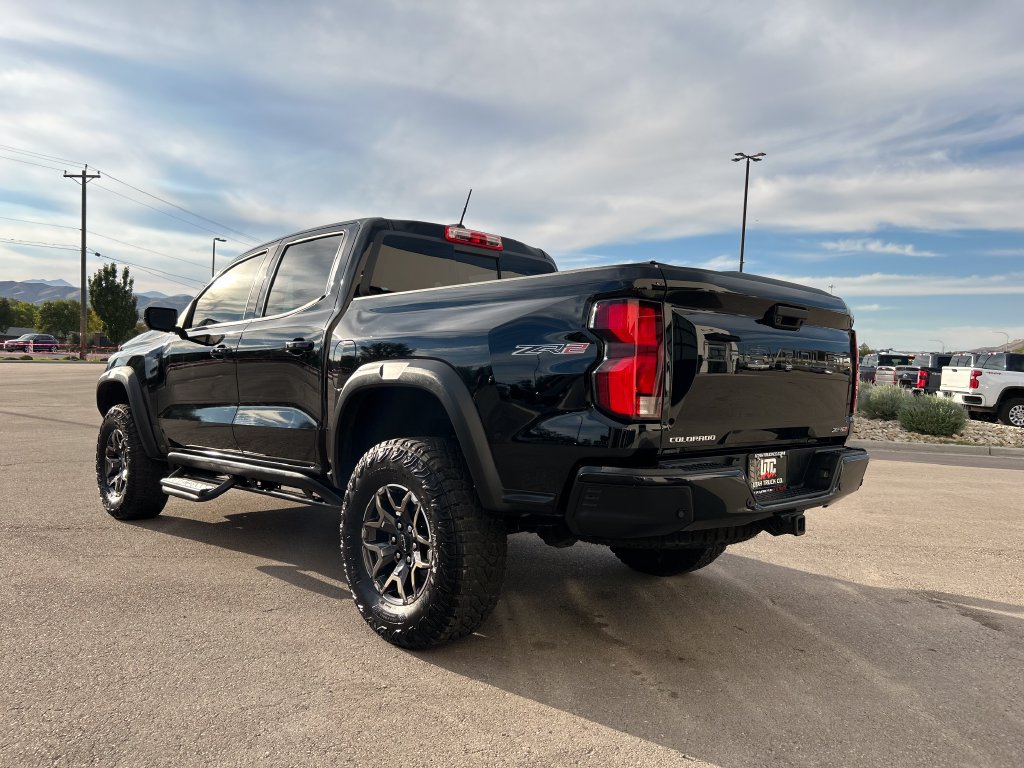 Used 2024 Chevrolet Colorado ZR2 w/ Technology Package AWD/4WD image 4