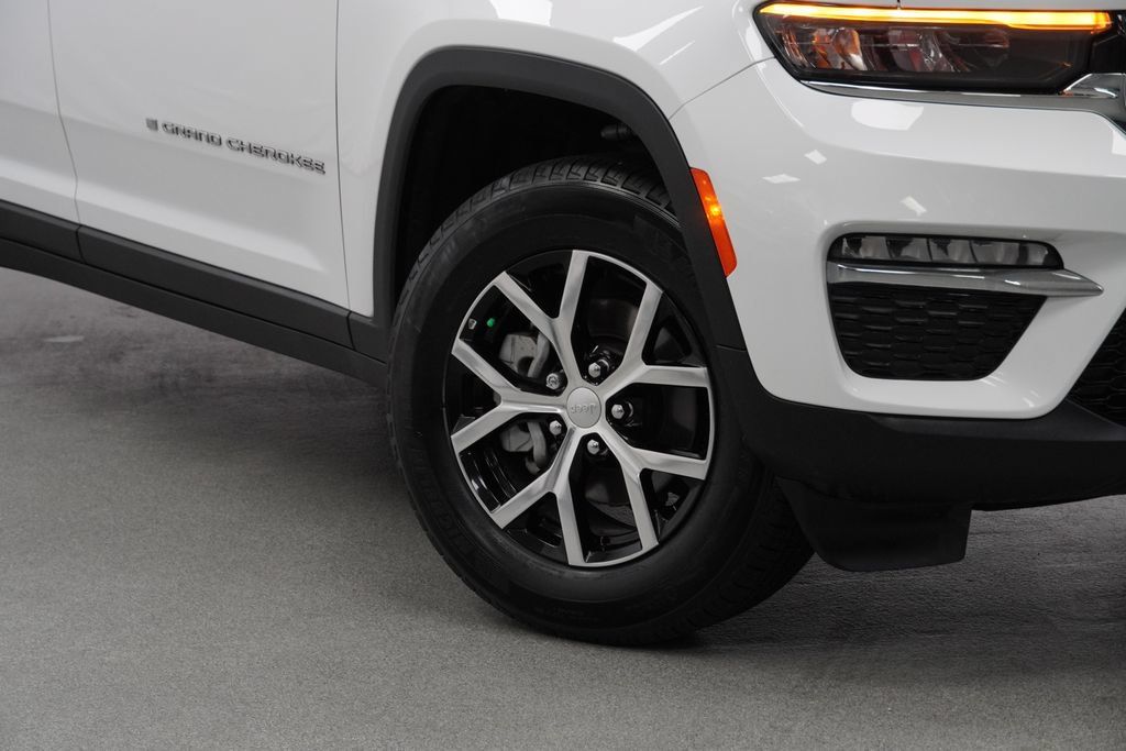 Certified 2025 Jeep Grand Cherokee Limited AWD/4WD image 8