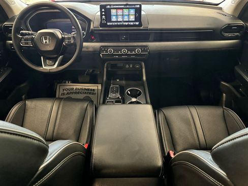 Used 2025 Honda Pilot Elite image 25