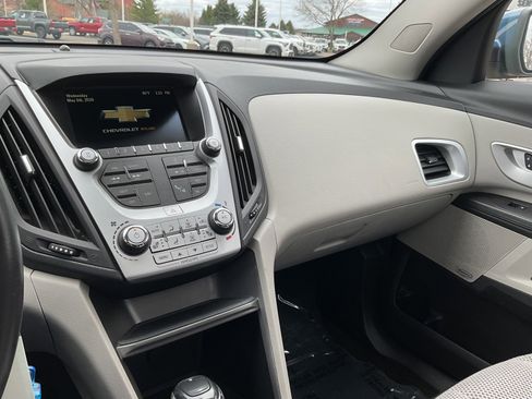 Used 2017 Chevrolet Equinox LT FWD image 28