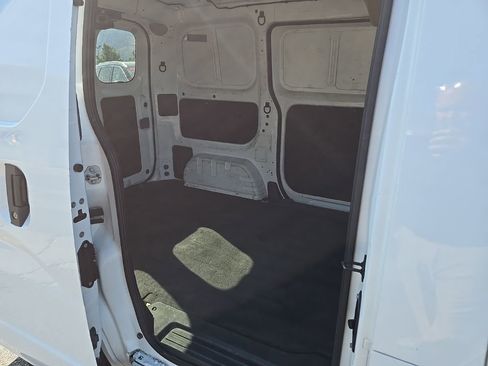 Used 2021 Nissan NV200 S w/ Back Door Glass Package image 25