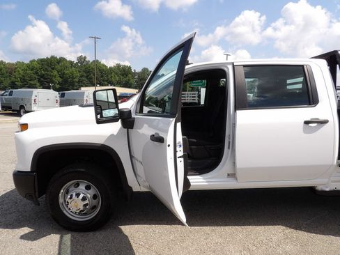 Used 2025 Chevrolet Silverado 3500 W/T AWD/4WD image 13