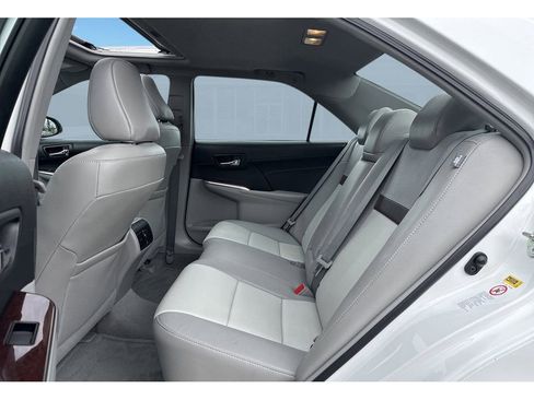 Used 2013 Toyota Camry XLE w/ Leather Pkg image 17