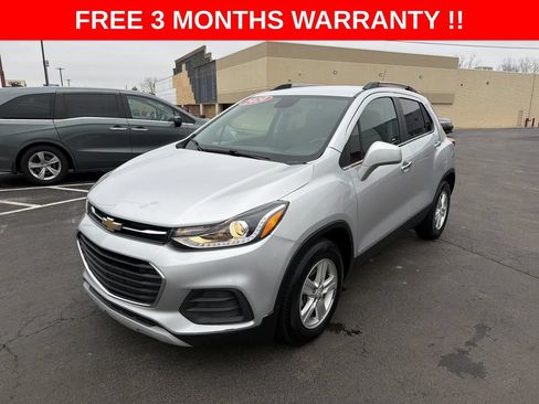 Used 2020 Chevrolet Trax LT w/ LT Convenience Package FWD image 25