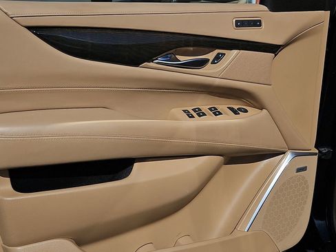 Used 2020 Cadillac Escalade Platinum AWD/4WD image 21