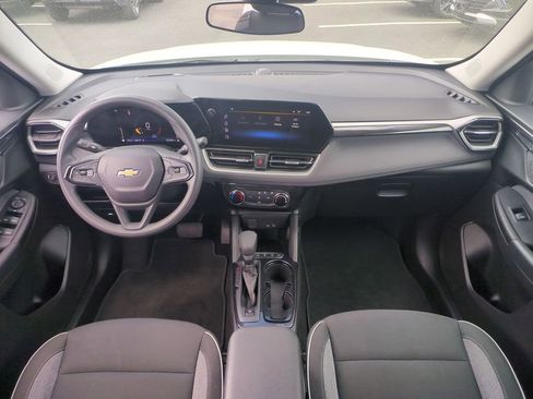 Used 2025 Chevrolet TrailBlazer LT AWD/4WD image 21