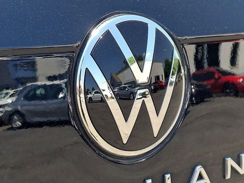 Used 2024 Volkswagen Tiguan SE w/ Panoramic Sunroof Package AWD/4WD image 29