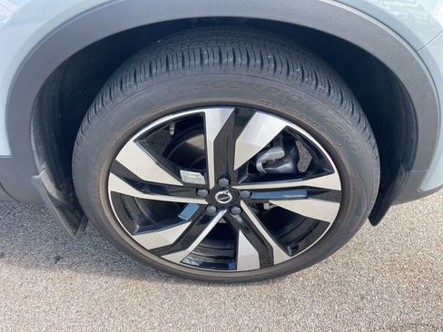 Certified 2024 Volvo XC40 B5 Plus w/ Protection Package Premier image 12