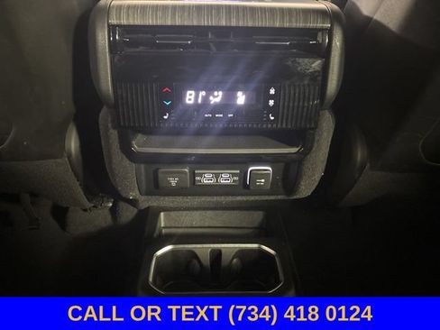 Used 2024 Jeep Wagoneer Series II AWD/4WD image 35