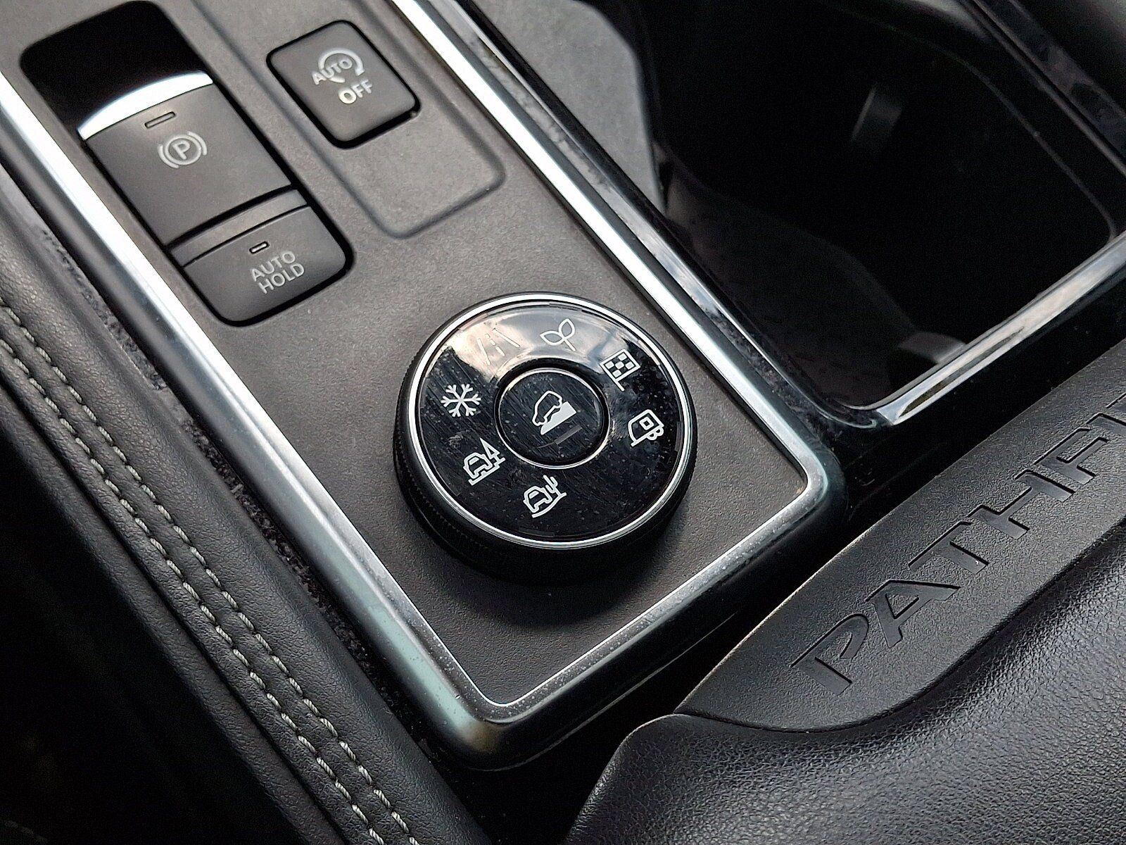 Certified 2023 Nissan Pathfinder Platinum AWD/4WD image 18