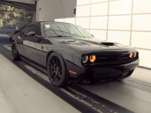 Used 2019 Dodge Challenger R/T Scat Pack RWD image 2
