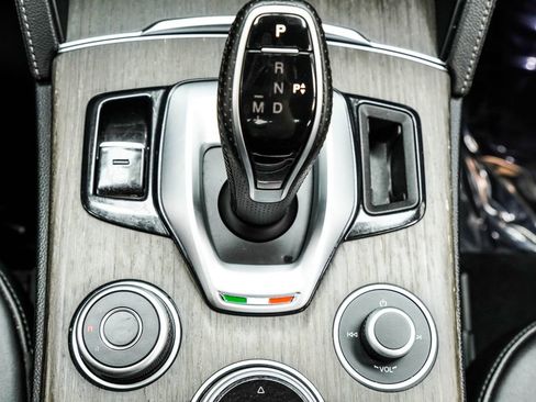 Used 2022 Alfa Romeo Stelvio Ti image 23