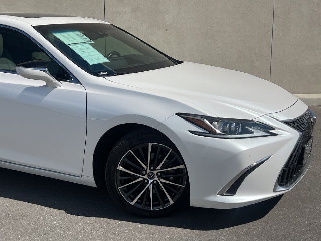Used 2024 Lexus ES 300h w/ Premium Package FWD image 2