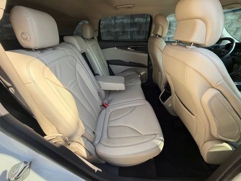 Used 2019 Lincoln Nautilus Select FWD image 34