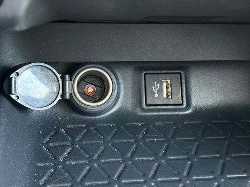 Used 2025 Toyota RAV4 XLE AWD/4WD image 21
