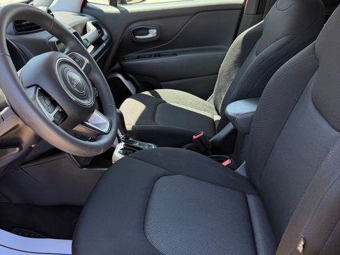 Used 2023 Jeep Renegade Latitude AWD/4WD image 13