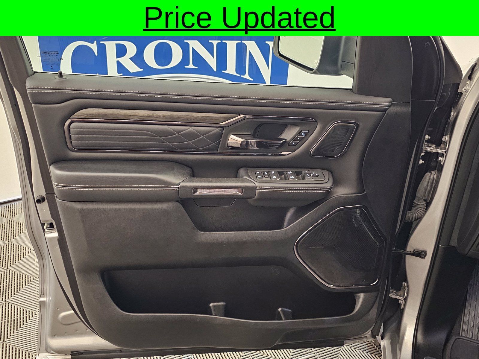 Used 2025 RAM 1500 Limited AWD/4WD image 2