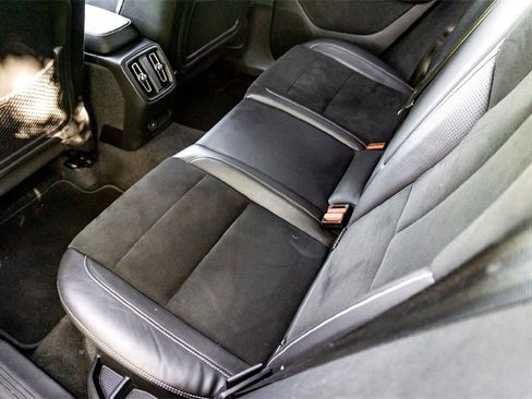 Used 2021 Volvo XC40 P8 Recharge image 27