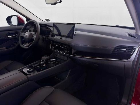 Certified 2025 Nissan Rogue SL AWD/4WD image 26