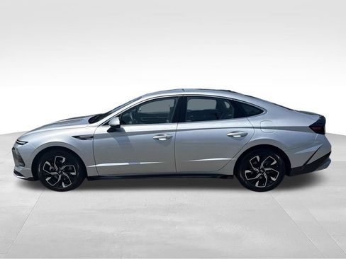 Used 2025 Hyundai Sonata SEL FWD image 2