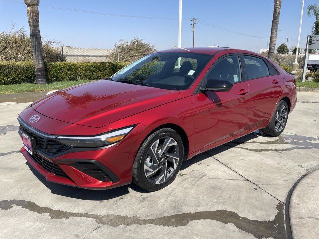 Used 2025 Hyundai Elantra Sport FWD image 4