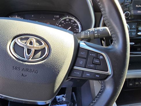 Used 2021 Toyota Highlander XLE image 19