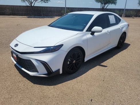 Used 2025 Toyota Camry SE w/ Convenience Package FWD image 10