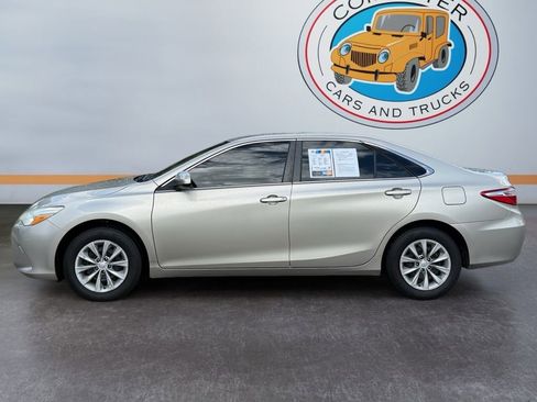 Used 2015 Toyota Camry LE FWD image 3