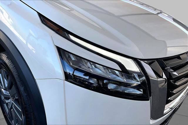 Certified 2024 Nissan Pathfinder SV FWD image 27