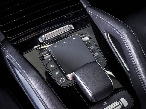 Used 2025 Mercedes-Benz GLS 450 4MATIC image 25