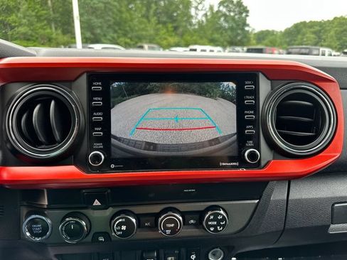 Used 2020 Toyota Tacoma TRD Off-Road AWD/4WD image 36