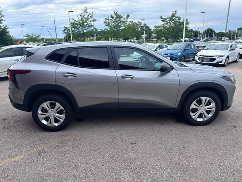 Used 2024 Chevrolet Trax LS FWD image 4