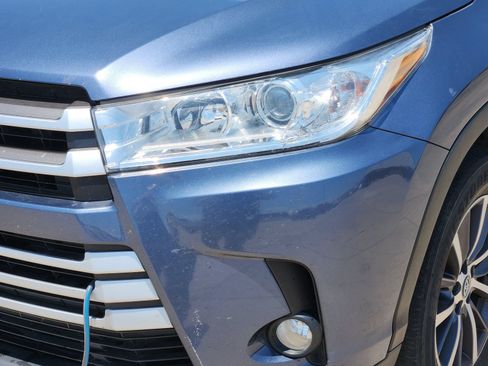 Used 2017 Toyota Highlander AWD V6 image 11