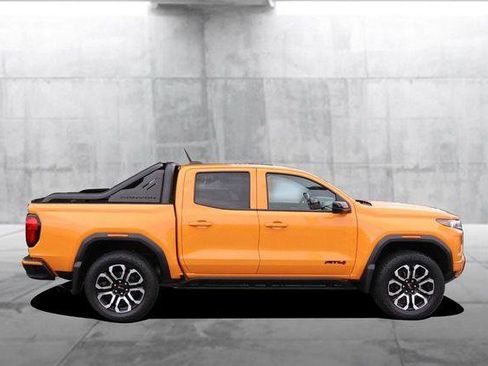 Used 2025 GMC Canyon AT4 w/ Nightfall Edition AWD/4WD image 5