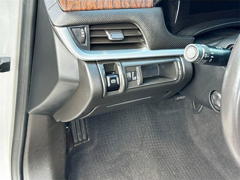 Used 2019 Cadillac XTS Luxury image 11