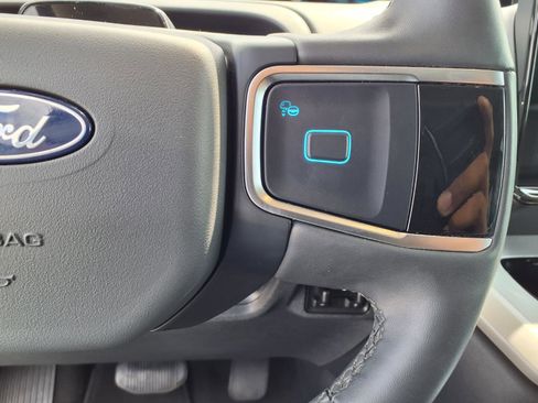 Used 2025 Ford Expedition Active image 17