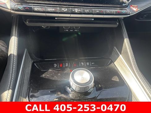 Used 2024 Jeep Wagoneer L Series II w/ Flexible Seating Group RWD image 10
