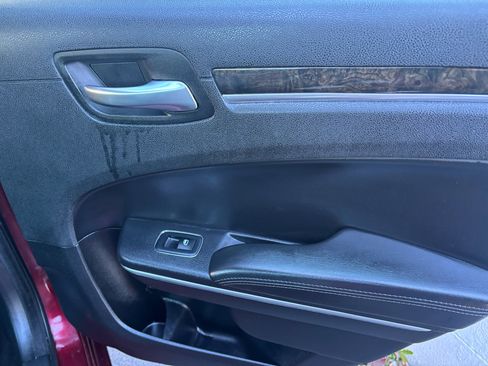 Used 2019 Chrysler 300 Limited image 23