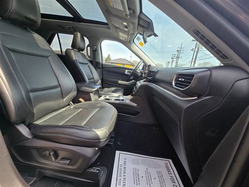 Used 2022 Ford Explorer XLT w/ Equipment Group 202A AWD/4WD image 14