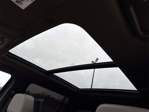 Used 2022 Chevrolet Suburban LT w/ LT Signature Package image 18