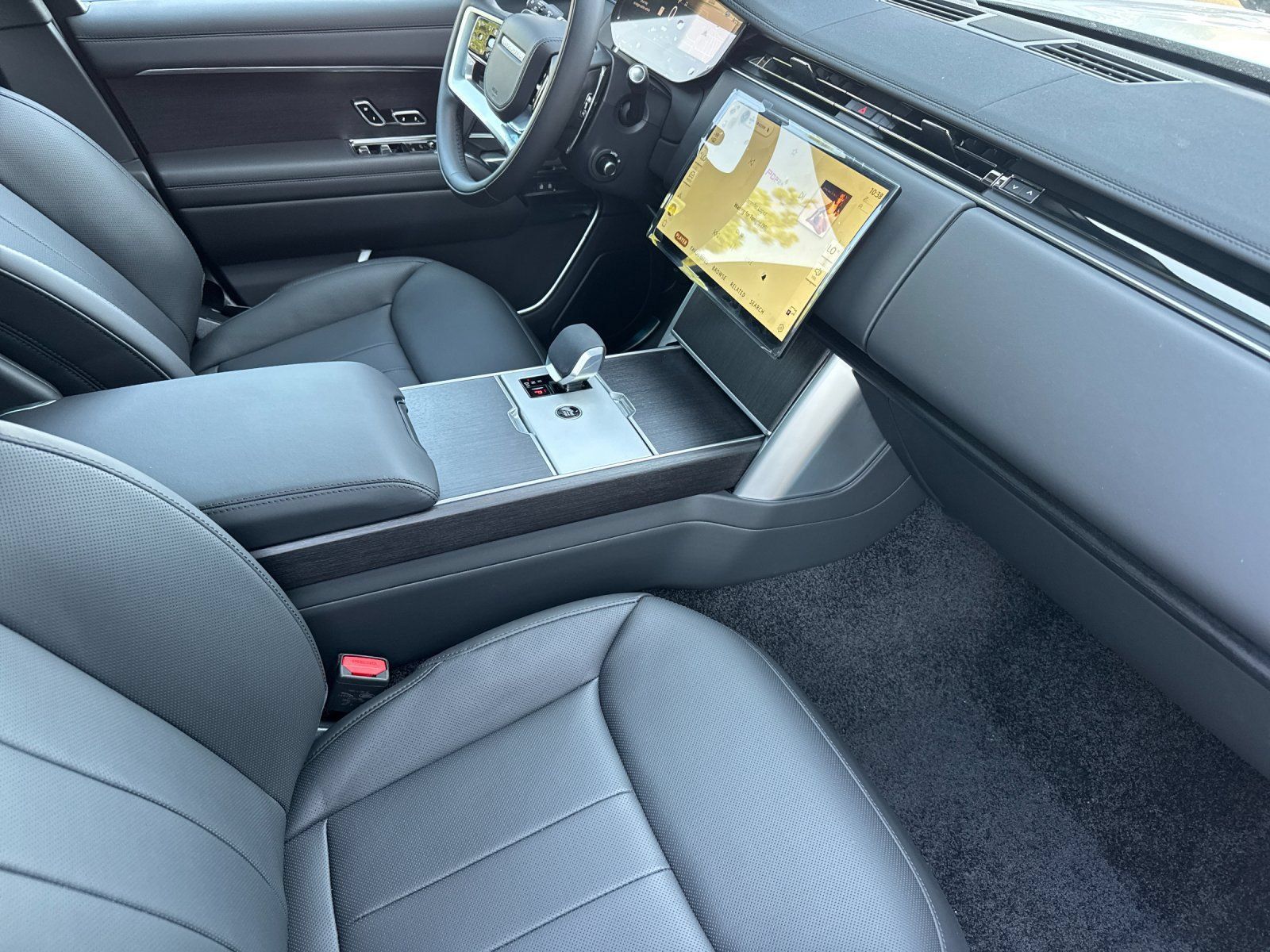 New 2026 Land Rover Range Rover SE AWD/4WD image 16