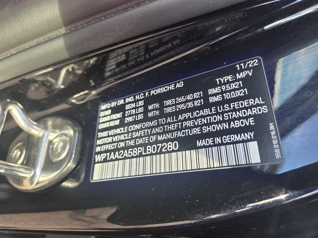 Used 2023 Porsche Macan AWD/4WD image 13