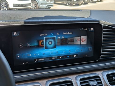 Used 2021 Mercedes-Benz GLS 450 4MATIC image 21
