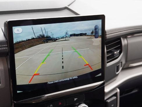 Used 2024 Ford Expedition XLT image 12