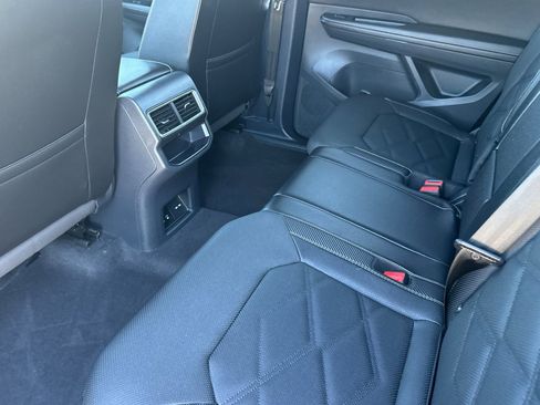 Used 2025 Volkswagen Atlas Cross Sport SE image 27