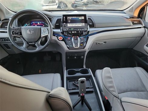 Used 2023 Honda Odyssey Elite image 13