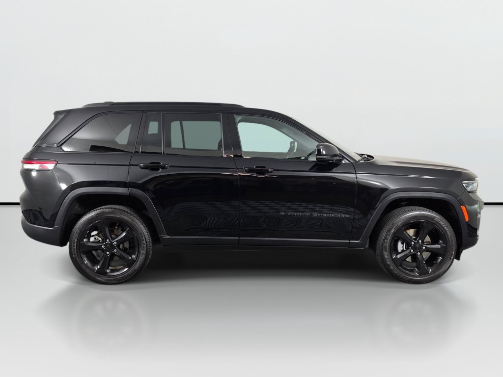 Used 2024 Jeep Grand Cherokee Altitude AWD/4WD image 7