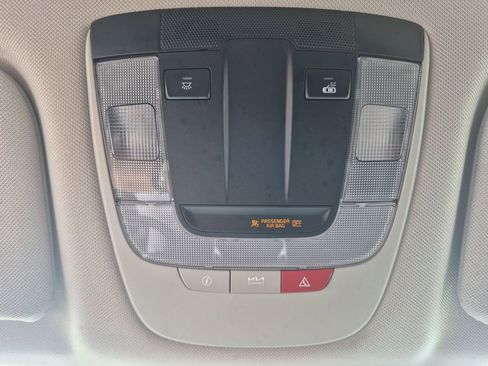 Used 2023 Kia Sorento S image 25