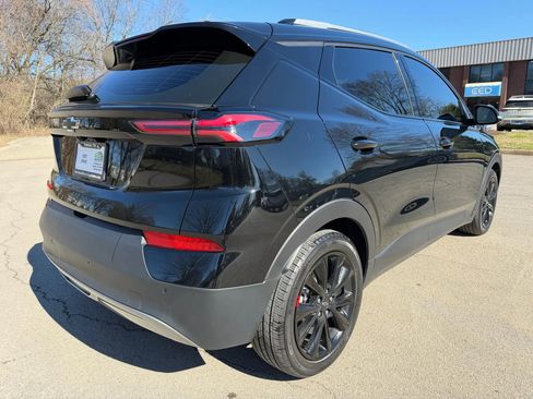 Used 2023 Chevrolet Bolt EUV LT w/ Convenience Package image 6