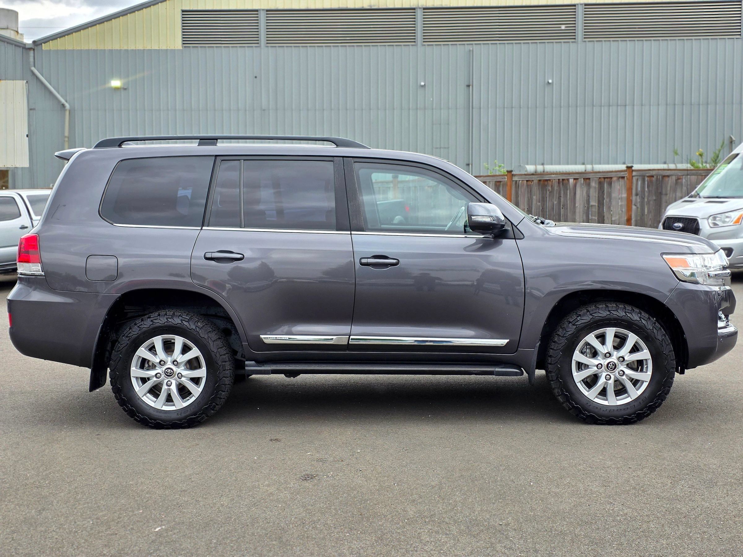 Used 2018 Toyota Land Cruiser w/ Carpet Mat Package AWD/4WD image 9